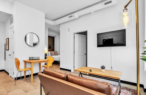 Cultural District Apartment | Frontdesk | Studio Apt close to Heinz Field
