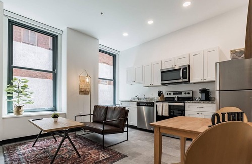 Cultural District Apartment | Frontdesk | Studio Apt close to Heinz Field