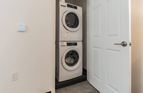 Cultural District Apartment | Frontdesk | Studio Apt close to Heinz Field