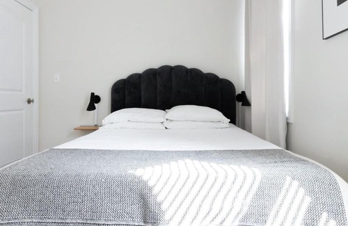 East Village Apartment | FRONTDESK Updated West Town 2 BR Apt with W&D