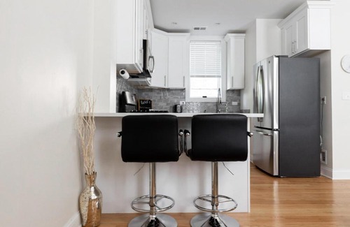 East Village Apartment | FRONTDESK Updated West Town 2 BR Apt with W&D