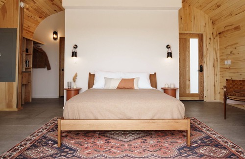 Center House | Frontier Drive-Inn | Suite 14