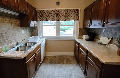 Erie Apartment | Frontier Park Spacious Apartment