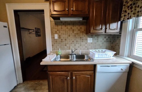 Erie Apartment | Frontier Park Spacious Apartment