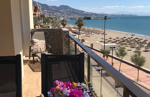 Fuengirola Apartment | Frontline Beach Apartment. Totally renewed. Sunny Apartment. Near the centre.
