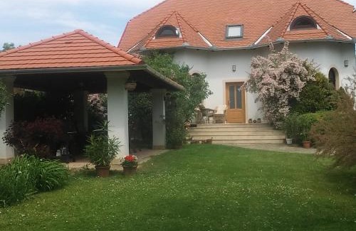 Cserszegtomaj House | Frutta Villa