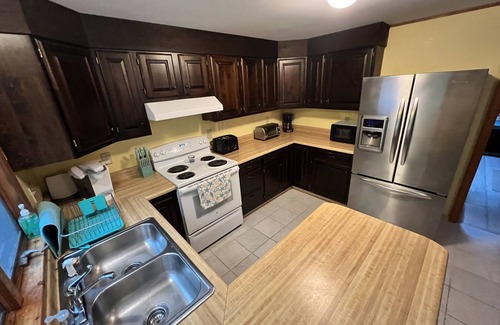 Standish House | Frye Island 3br +Loft Home w/Semi-Private Beach, Dock, & Mooring Across Street