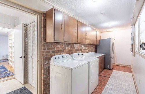 Forest Acres House | Ft. Jackson, USC, Fenced Yard, Fast Wi-Fi, 3 TVs