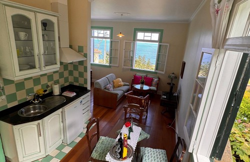 Arco de Sao Jorge Apartment | - Fuchsia -