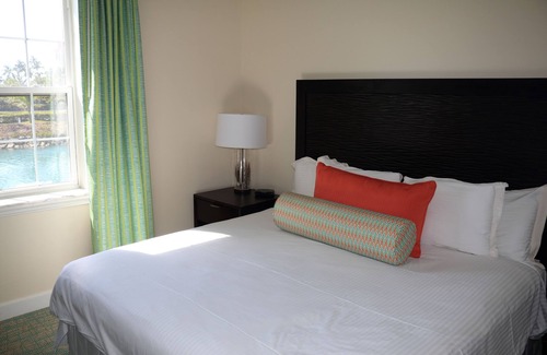 Paradise Island Resort | Full access to Atlantis, low price.
