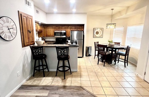 Mesquite Condo | Full amenities in kitchen, bathroom and bedrooms with gym, Pool and Hot Tub
