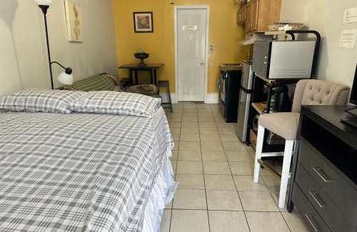 North Philadelphia West Apartment | Full bed studio near Temple and Center city Philadelphia