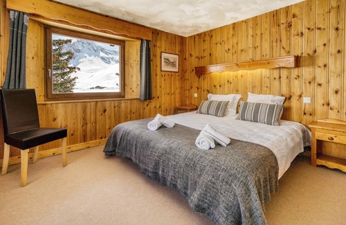 Tignes le Lac Ski Chalet | Full Board - 11 Rooms 20 People - With Jacuzzi and Sauna