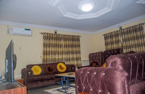 Abeokuta House | Full Bungalow Apartment at a Peaceful Location