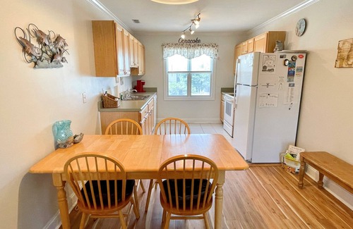Ocracoke Condo | Full Circle: Condo with pool access. Centrally located