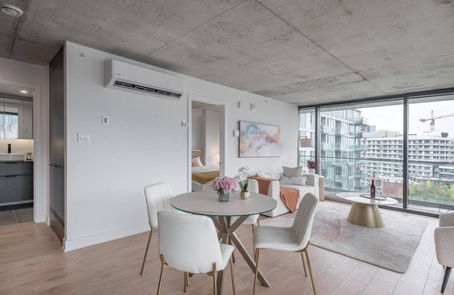 Griffintown Apartment | FULL City View High-rise modern new living