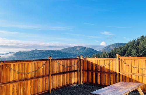 Langford House | Full Comfy&Private Suite with a Yard for Your Getaway in Bear Mountain, Victoria