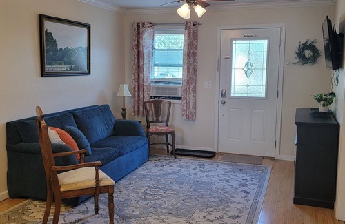 Nauvoo Apartment | Full family APT in Nauvoo-Walking distance to Temple and Historic Nauvoo