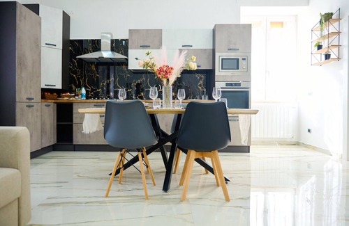 Saviano Apartment | Full-featured family apartment with all amenities in downtown Savian