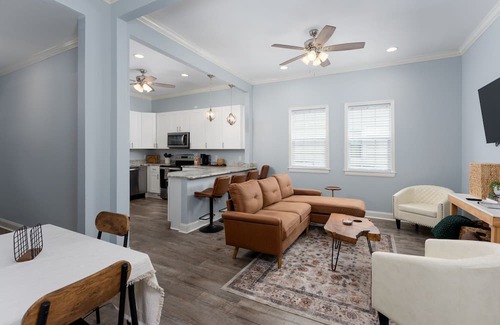 Wilmington House | Full Home, Spacious, Bright & Charming 3BR/2BA Soda Pop Cottage in Wilmington