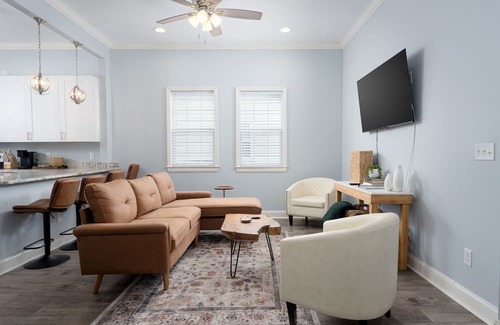 Wilmington House | Full Home, Spacious, Bright & Charming 3BR/2BA Soda Pop Cottage in Wilmington