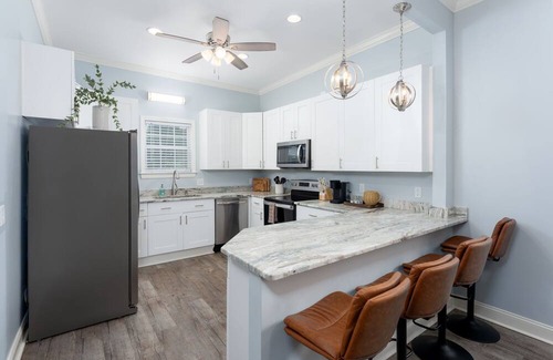 Wilmington House | Full Home, Spacious, Bright & Charming 3BR/2BA Soda Pop Cottage in Wilmington