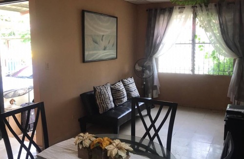 San Antonio House | full house near to airport and shopping center los pueblos and metro mall, and ,