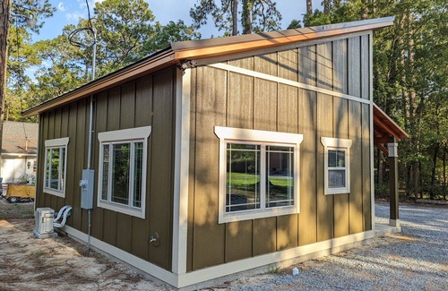 Tifton Cottage | Full Kitchen with in Unit Washer/Dryer. Private Entrance & no contact check-in