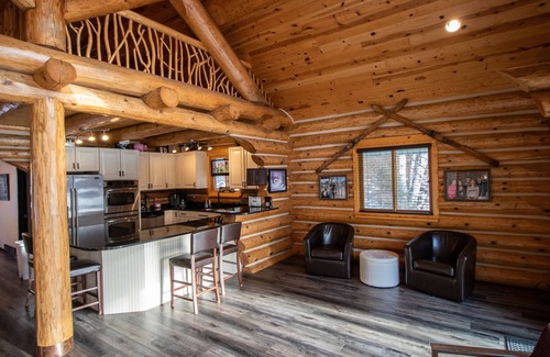 Mercer House | Full Log Home On Private Lake Close To Town, Snowmobile Trails, & Golf Course