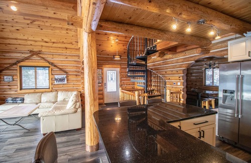 Mercer House | Full Log Home On Private Lake Close To Town, Snowmobile Trails, & Golf Course