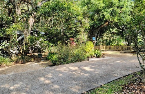River Ranch RV Rental | Full RV Hookup Under The Iconic Oak Trees At River Ranch RV Resort