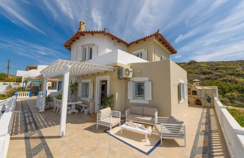 Neo Kalamaki Villa | Full view in a luxury house beside the beach-Crete