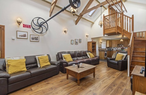 Llanybri Cottage | Fully accessible Barn that sleeps 10 guests in 4 bedrooms close to coast
