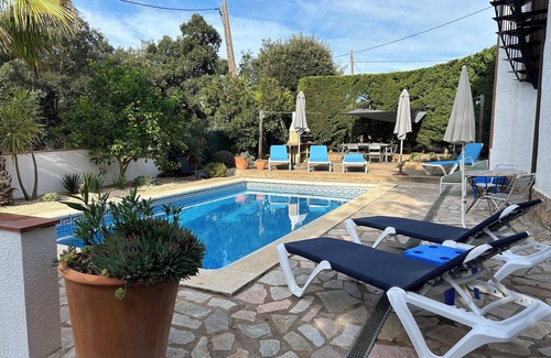 Calonge Villa | Fully Air Conditioned 4 double Bedroom Family Villa with Swimming Pool/Gardens