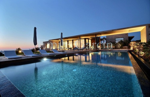 Corbara Villa | Fully air-conditioned, heated pool, located 50 meters from the sea.
