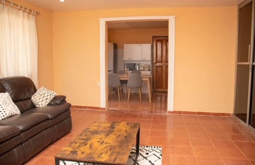 Freetown House | Fully Aircondition 3Bed Villa- A/c- WiFi- Hotwater