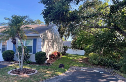 Bay Towne East Condo | Fully appointed, Walk To Bay And Park, Pet Friendly