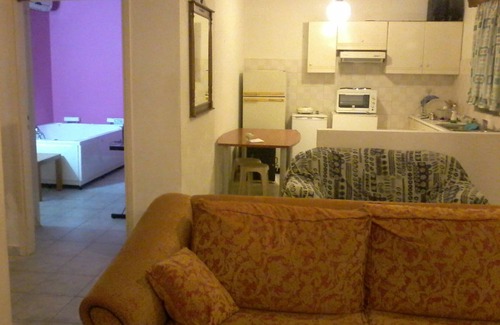 Marousi House | FULLY DETACHED PRIVATE FLOOR IN MAROUSI WITH JACUZZI SUITABLE FOR BIG GROUPS TOO