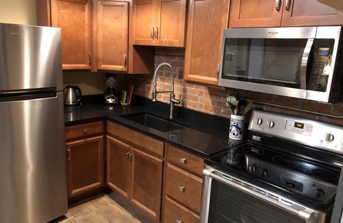Eastport Apartment | Fully equipped, cosy studio- downtown Eastport-Across from harbor