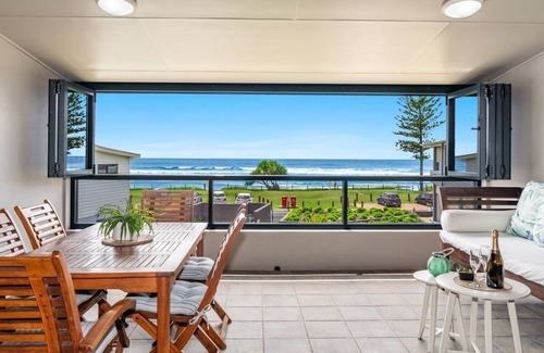 North Creek Apartment | Fully equipped for beach life & comes well-appointed w/a light airy open design