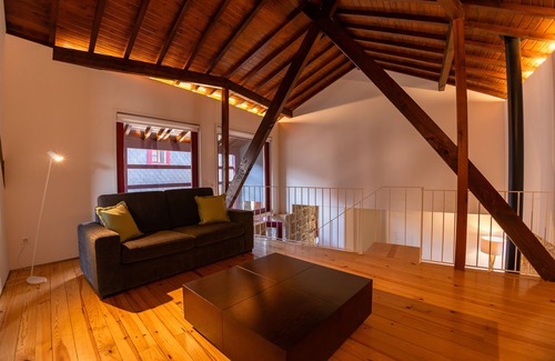 Guimaraes Cottage | Fully equipped house, with one bedroom, access to shared pool!