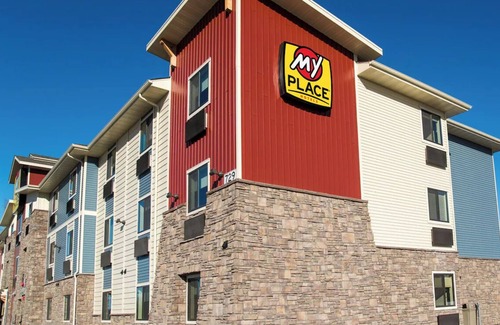 Midtown Anchorage Hotel | Fully Equipped Rooms with Kitchens, Pet Access, and Convenient Free Parking