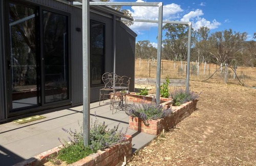 Sutton Grange Apartment | Fully equipped Studio on the banks of Myrtle Creek in rural Central Victoria