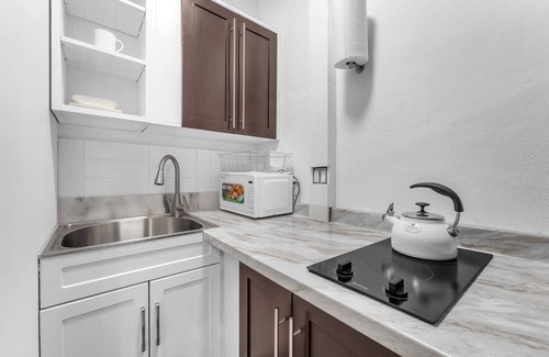 Tamarac Apartment | Fully Equipped Studio w/ Complimentary Items.