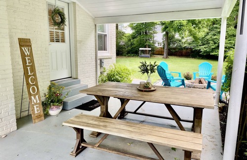 Fairfax House | Fully Fenced Acre I Like-new Home I 30 Day Minimum
