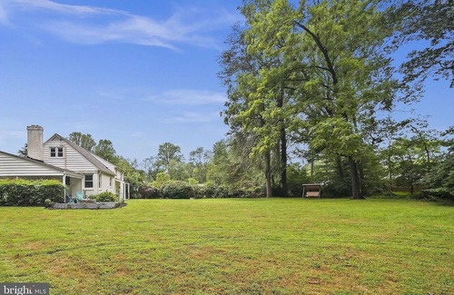 Fairfax House | Fully Fenced Acre I Like-new Home I 30 Day Minimum