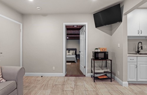 Inglewood House | Fully Furnished 1BR Near Prime LA Spot - Perfect for a getaway