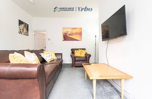 Farnworth House | Fully furnished 2 Bedroom House in Bolton – Contractors Welcome