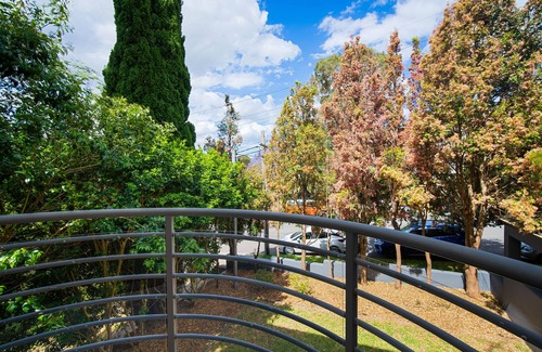 Hornsby Apartment | Fully Furnished and Equipped 2 Bedroom Apartment in Hornsby