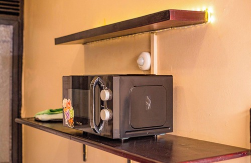 Kampala Apartment | Fully Furnished & Charming 2-bedroom apartment in Kampala with AC, WiFi